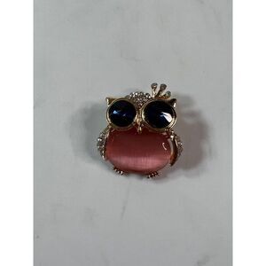 Sweet Owl Pin/Brooch w/ Large Blue Eyes. Blue & Pink. 1 1/2" x 1 1/4".